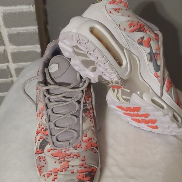 Nike - Picture 4 of 6